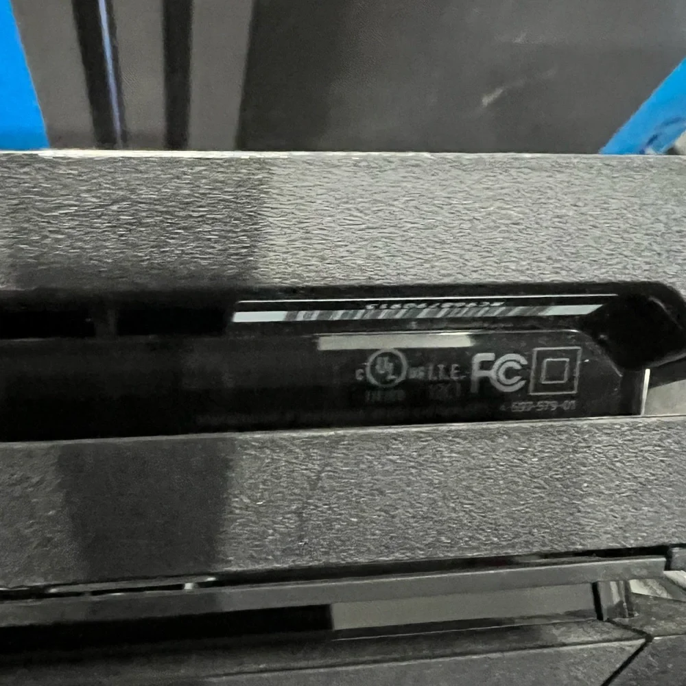 SONY PLAYSTATION 4 W/1TB